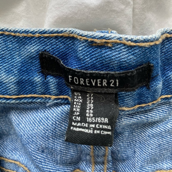 Forever 21 denim shorts - Picture 4 of 4